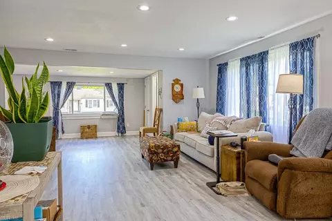 Living - 307 Beaman St, Franklin, VA 23851 photo 1 of 1