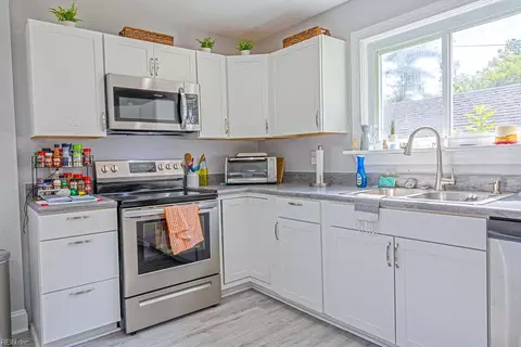 Kitchen - 307 Beaman St, Franklin, VA 23851 photo 2 of 2