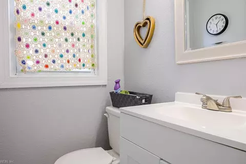 Bath - 307 Beaman St, Franklin, VA 23851 photo 1 of 4