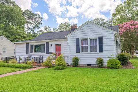 Exterior - 307 Beaman St, Franklin, VA 23851 photo 2 of 8
