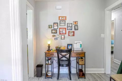 Entry Way - 307 Beaman St, Franklin, VA 23851 photo 5 of 6