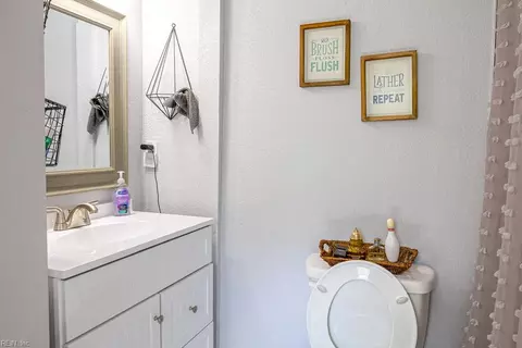 Bath - 307 Beaman St, Franklin, VA 23851 photo 2 of 4
