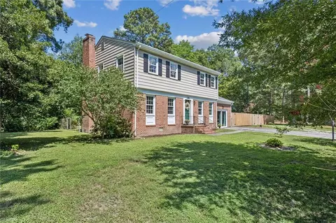 200 Harris Grove Ln, Yorktown, VA 23692
