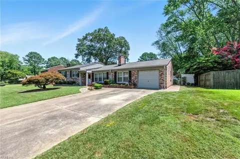 120 Yorkshire Dr, Yorktown, VA 23693