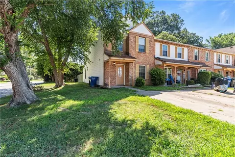 316 Seeman Ct, Virginia Beach, VA 23452