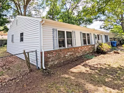 3717 Starlighter Dr, Virginia Beach, VA 23452