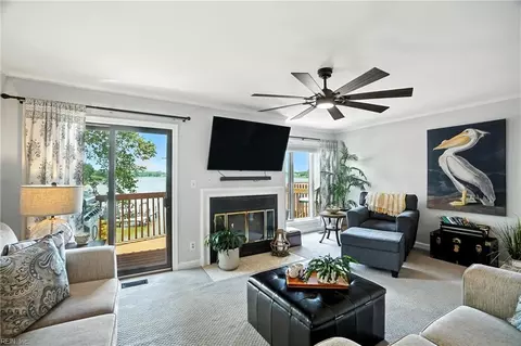38 Sandie Point Ln, Portsmouth, VA 23701