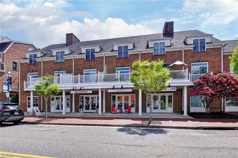 5121 Center St #201, Williamsburg, VA 23188