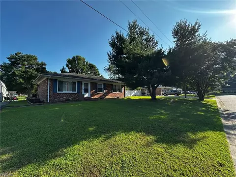 1523 Austin Dr, Suffolk, VA 23434