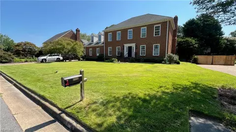 2152 Lords Lndg, Virginia Beach, VA 23454