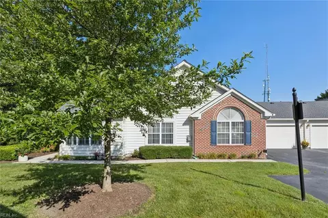 102 Horatio Gates Dr, Yorktown, VA 23690
