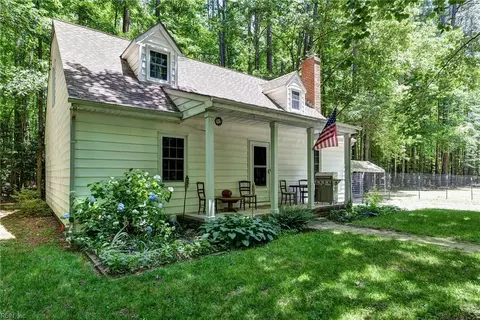 2944 Ridge Rd, Cobbs Creek, VA 23035