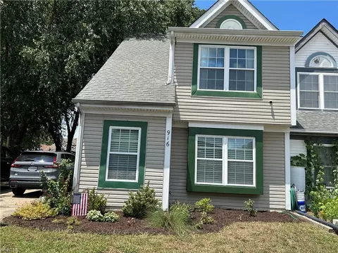 916 Pocahontas Ct, Smithfield, VA 23430