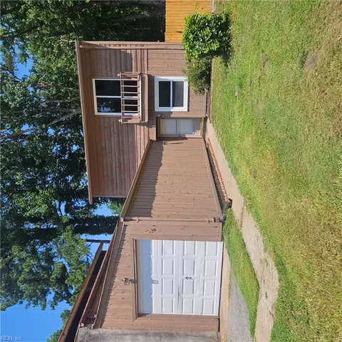16 Corby Cir, Chesapeake, VA 23320