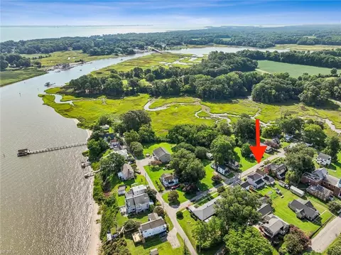 10288 Park St, Smithfield, VA 23430