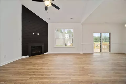 Living - 2223 Captiva Ln, Chesapeake, VA 23321 photo 4 of 4