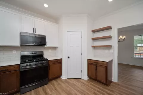 Entry Way - 2223 Captiva Ln, Chesapeake, VA 23321 photo 5 of 12