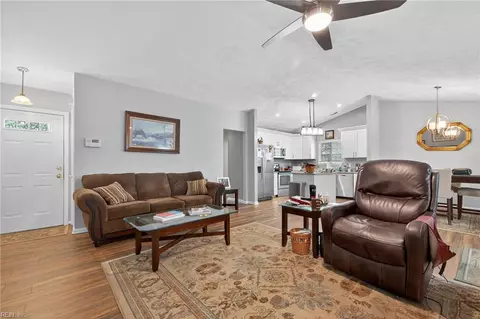 1049 Tall Oak Dr, Virginia Beach, VA 23462