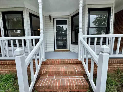 50 W Wainwright Dr, Poquoson, VA 23662