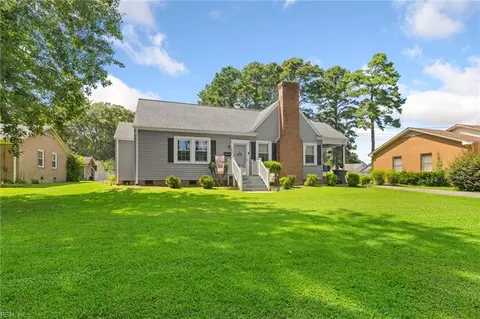 606 Temple Ave, Emporia, VA 23847