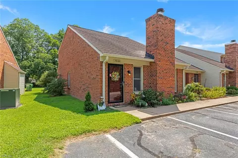 7660 The Points Pl #105, Gloucester Point, VA 23062