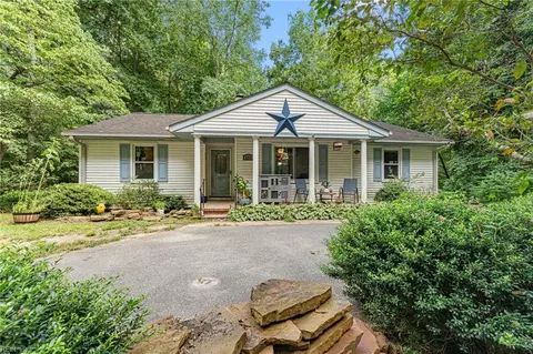 6336 Meadow Dr, Gloucester, VA 23061