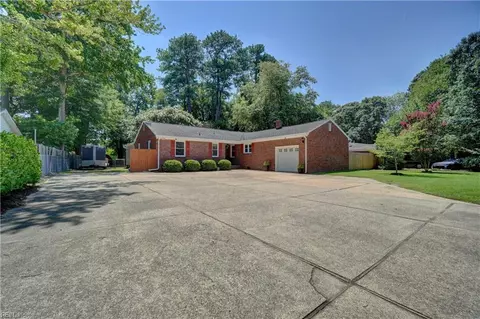 636 Little Neck Rd, Virginia Beach, VA 23452