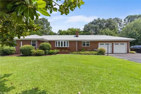 2016 Oak Leaf Ln, Virginia Beach, VA 23455