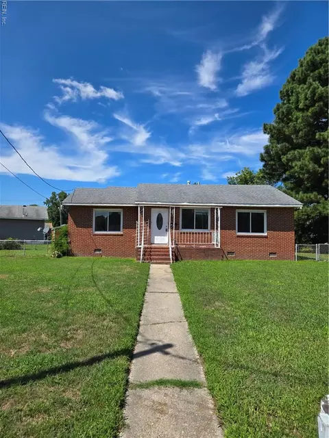 16 Median Pl, Portsmouth, VA 23701