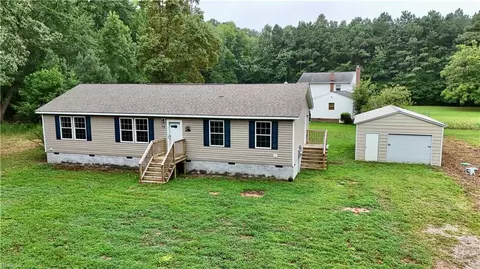 97 Kayak Cove Rd, Cobbs Creek, VA 23035