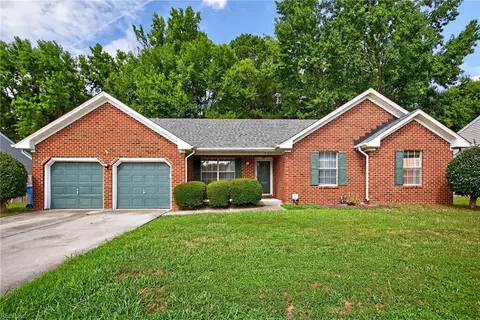 320 Paperbark Trl, Chesapeake, VA 23323