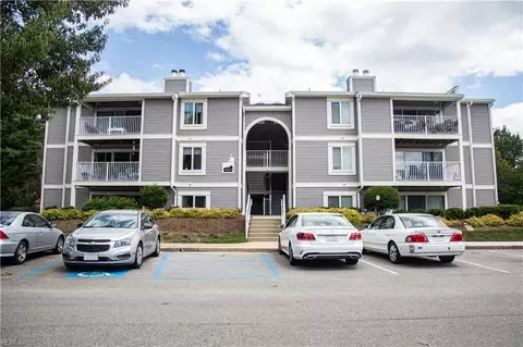 1020 Autumn Woods Ln #111, Virginia Beach, VA 23454