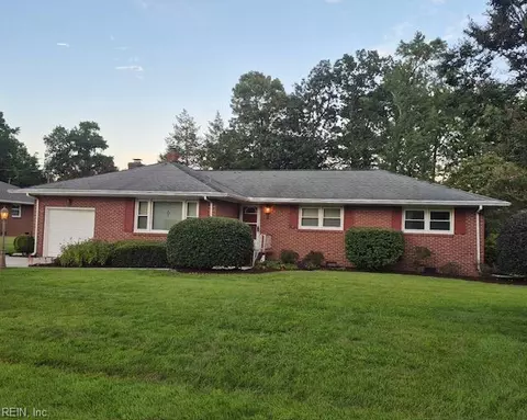 115 Laura Ln, Yorktown, VA 23692