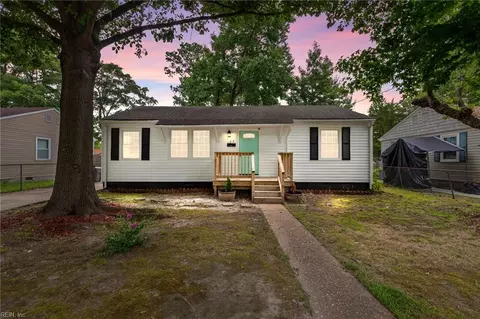 127 Rosewood Dr, Hampton, VA 23669