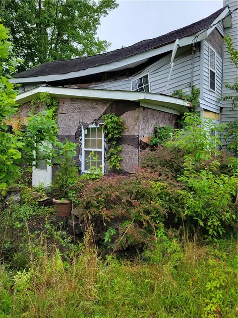 499 Colonial Trl W, Dendron, VA 23839