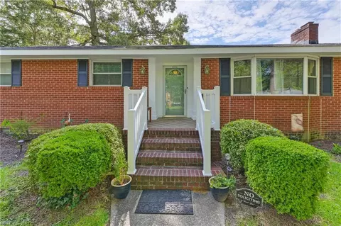 Exterior - 2021 Christopher Dr, Chesapeake, VA 23321 photo 5 of 11