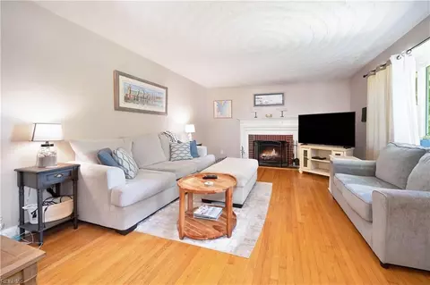 Living - 2021 Christopher Dr, Chesapeake, VA 23321 photo 1 of 3