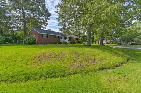 Exterior - 2021 Christopher Dr, Chesapeake, VA 23321 photo 1 of 11