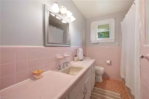 Bath - 2021 Christopher Dr, Chesapeake, VA 23321 photo 1 of 2