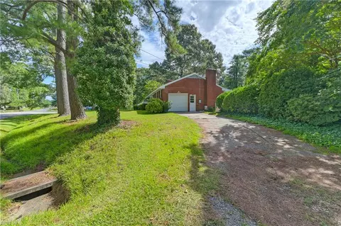 Exterior - 2021 Christopher Dr, Chesapeake, VA 23321 photo 8 of 11