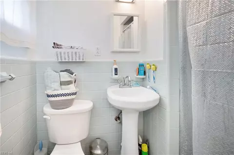 Bath - 2021 Christopher Dr, Chesapeake, VA 23321 photo 2 of 2