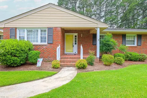 321 Crescent Dr, Franklin, VA 23851