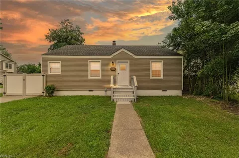 430 Clovelly Ln, Hampton, VA 23669