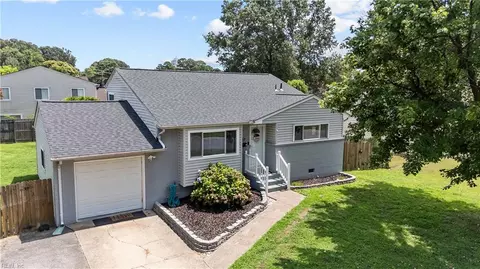 560 Sandburg St, Virginia Beach, VA 23462