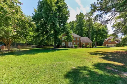 123 Kings Point Dr, Suffolk, VA 23434