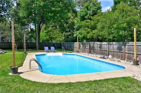832 Doe Run Dr, Chesapeake, VA 23322