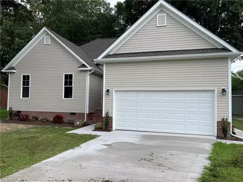 512 Woods Rd, Newport News, VA 23601
