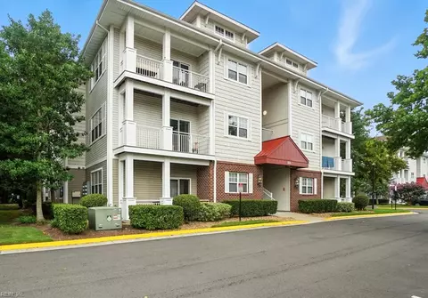 908 Southmoor Dr #105, Virginia Beach, VA 23455