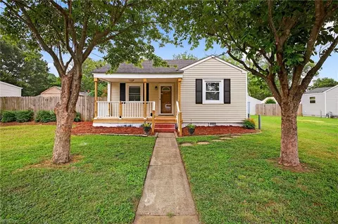 13 Chippewa Trl, Portsmouth, VA 23701