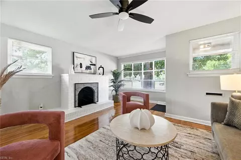 2411 Effingham St, Portsmouth, VA 23704